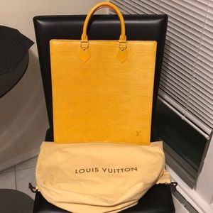 💛 Louis Vuitton Sac Plat Epi Leather Tote 💛
